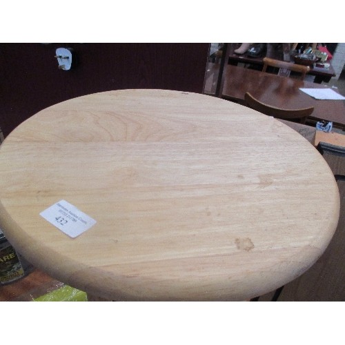 432 - SMALL SOLID BEECH CIRCULAR TABLE