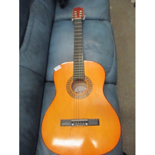 445 - FULL SIZE CLASSIC GUITAR BY HERALD HLD006