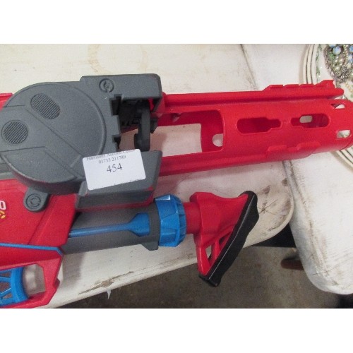 454 - BOOM CO WATER SQUIRT GUN