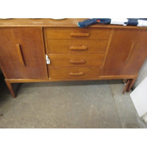 461 - MID CENTURY OAK VENEERED SIDEBOARD