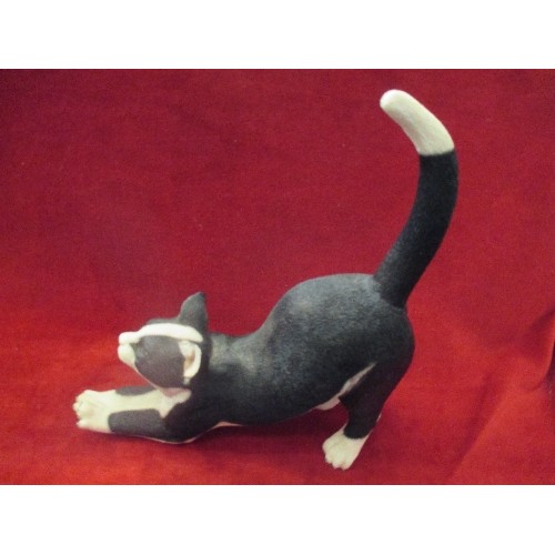 13 - SHERRATT & SIMPSON MODEL OF A BLACK AND WHITE STRETCHING CAT - 28CM X 33CM