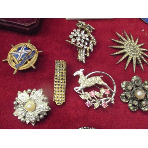 18 - TUB OF VINTAGE COSTUME JEWELLERY INC A BEADWORK & CUT STEEL BROOCH, MV LLANGIBBY CASTLE ENAMELLED BR... 