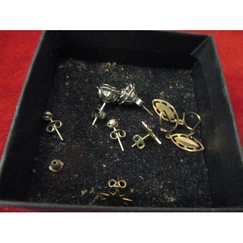 21 - 2 PAIRS OF 9CT GOLD EARRINGS - MARKED 375 - 1.7 GRAMS AND 2 PAIRS OF SILVER EARRINGS