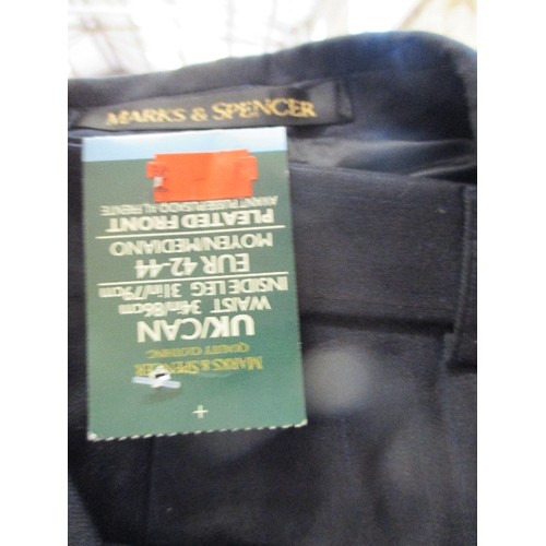 426 - GENTS QUALITY SUITS INCL 100% WOOL SUIT IN DARK GREY BY AQUASCUTUM, MARKS & SPENCER NAVY PINSTRIPE, ... 