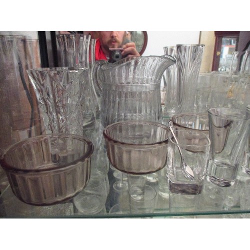 50 - 2 SHELVES OF MIXED GLASS INCLUDING QUALITY CUT GLASS JUG, WINE GLASSES, CUT GLASS VASE ETC