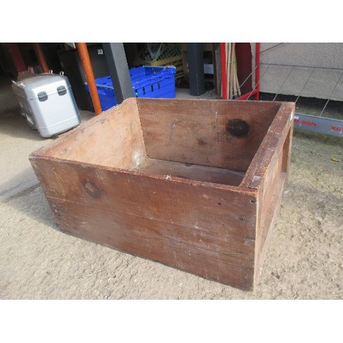 511 - VINTAGE WOODEN CRATE WITH DEPARTMENT OF AGRICULTURE LABELS