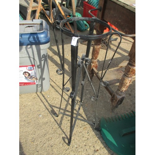 519 - WROUGHT IRON PLANT POT HOLDER