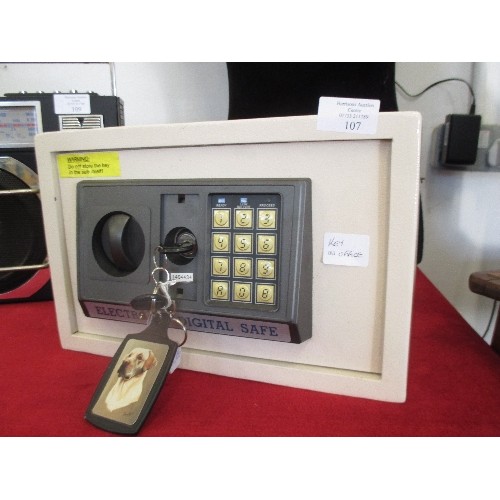 107 - DIGITAL SAFE WITH KEY