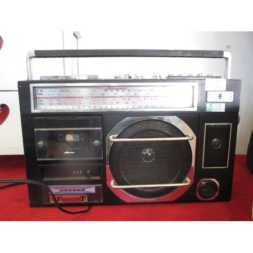 109 - PRESIDENT PORTABLE RADIO/CASSETTE