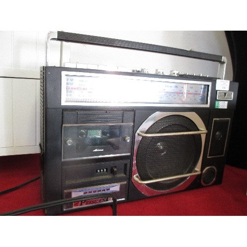 109 - PRESIDENT PORTABLE RADIO/CASSETTE