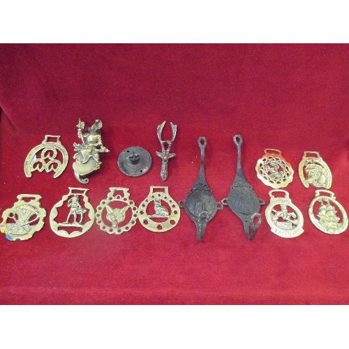 121 - SELECTION  OF HORSE BRASSES & OTHER METALWARES