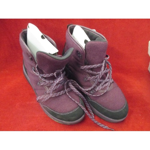 134 - BOXED LADIES BOOTS SIZE 7