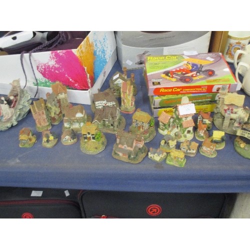 129 - COLLECTION OF LILLIPUT LANE TYPE COTTAGES ETC