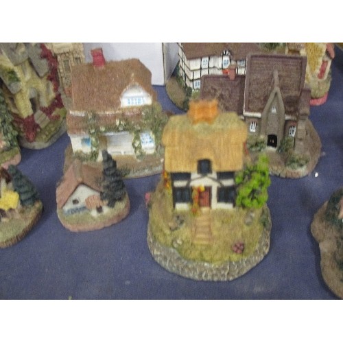 129 - COLLECTION OF LILLIPUT LANE TYPE COTTAGES ETC