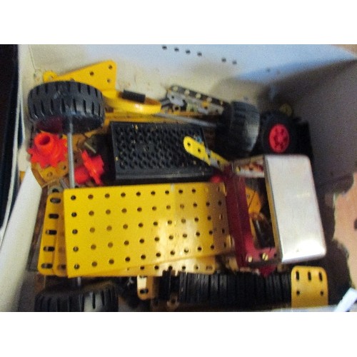 171 - WOODEN BOX OF MECCANO & A FURTHER SHOEBOX OF MECCANO