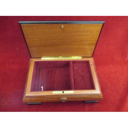 7 - SORRENTO WARE MARQUETRY INLAY MUSICAL BOX IN VERY GOOD CONDITION, WITH A KEY