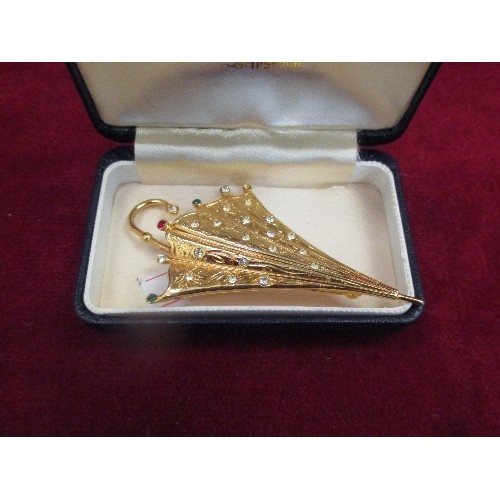 25 - VINTAGE UMBRELLA BROOCH IN GILT, SET WITH CLEAR AND COLOURED STONES - 8CM LONG - WITH BOX