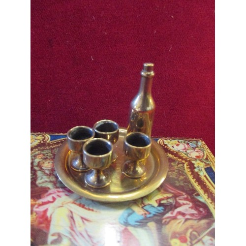 8 - VINTAGE METALWARE INCLUDING A MINIATURE BRASS WINE BOTTLE & GLASSES ON A TRAY, GOOD LUCK HORSESHOE, ... 