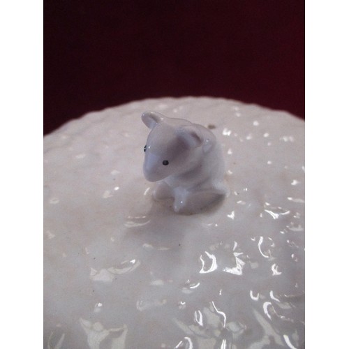 9 - VINTAGE SYLVAC CHEESE DISH WITH MOUSE ON THE LID