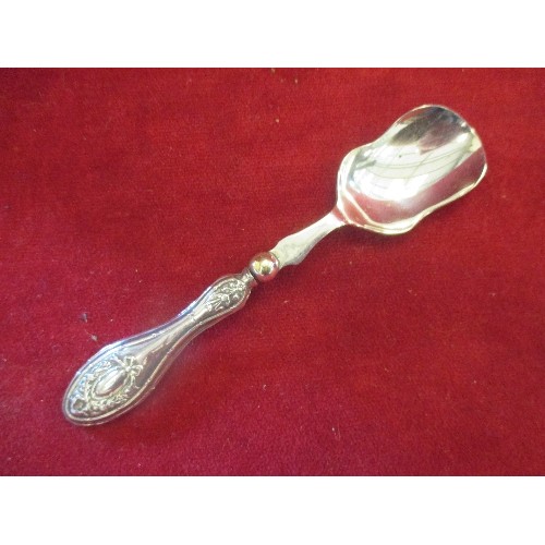 36 - COLLECTION OF VINTAGE SPOONS INCLUDING STILTON SCOOP WITH A SILVER HANDLE (BIRM 1906), VICTORIAN SIF... 