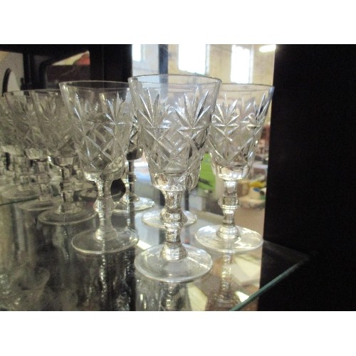 60 - GOOD SET OF CRYSTAL DRINKING GLASSES INCLUDING
8 CHAMPAGNE FLUTES, 8 SPIRIT TUMBLERS, 6 RED WINE, 8 ... 