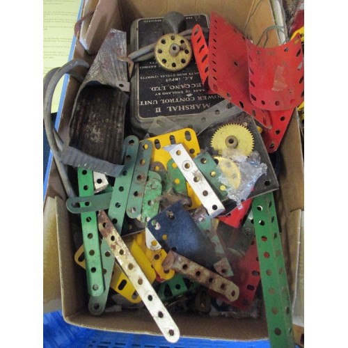 68 - BOX OF VINTAGE MECCANO INCLUDING TRANSFORMER & INSTRUCTION BOOKLETS