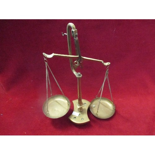 103 - BRASS BALANCE SCALES