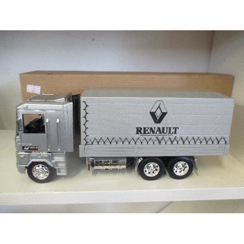 92 - LARGE RENAULT TRUCK MODEL