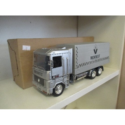 92 - LARGE RENAULT TRUCK MODEL