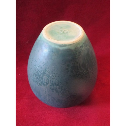 109 - A BULBOUS CERAMIC VASE WITH AN IRIDESCENT BLUE GLAZE BY TONY LAVERICK  1961 ASL CERAMICS