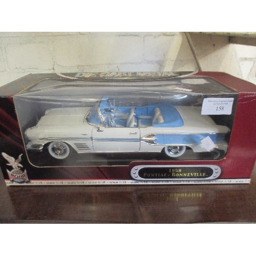 158 - 1958 PONTIAC BONNEVILLE 1:18 MODEL CAR