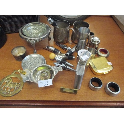 250 - MIXED METALWARES INCLUDING HIP FLASK, DRINKING CUPS, HORSE BRASS, WINE BOTTLE STOPPERS ETC