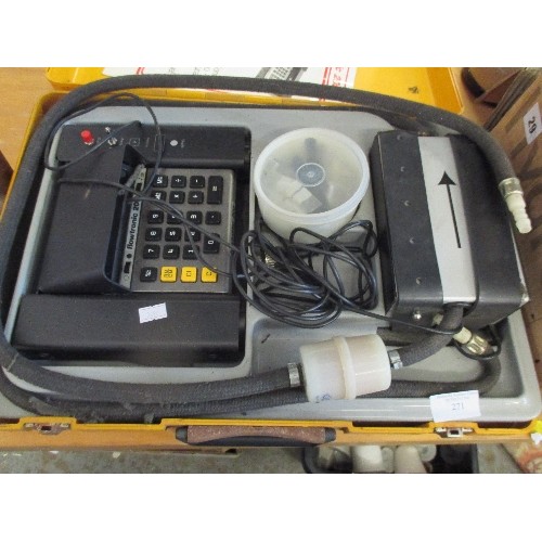 271 - FLOWTRONIC 205 FUEL CONSUMPTION CHECKER IN CARRY CASE