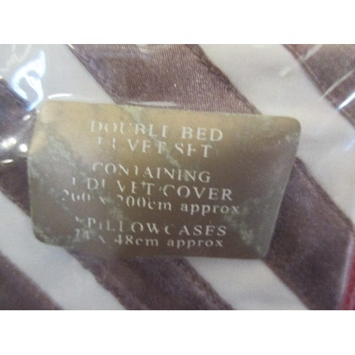 281 - 2 NEW IN PACKET DOUBLE BED SETS