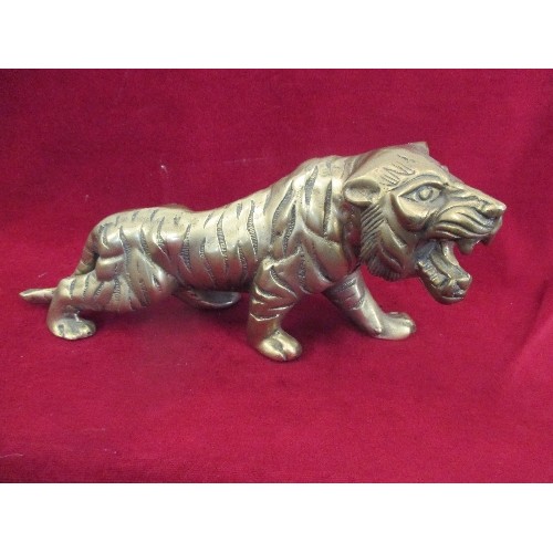 282 - BRASS TIGER 39CM NOSE TO TIP OF TAIL