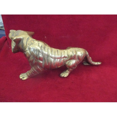 282 - BRASS TIGER 39CM NOSE TO TIP OF TAIL