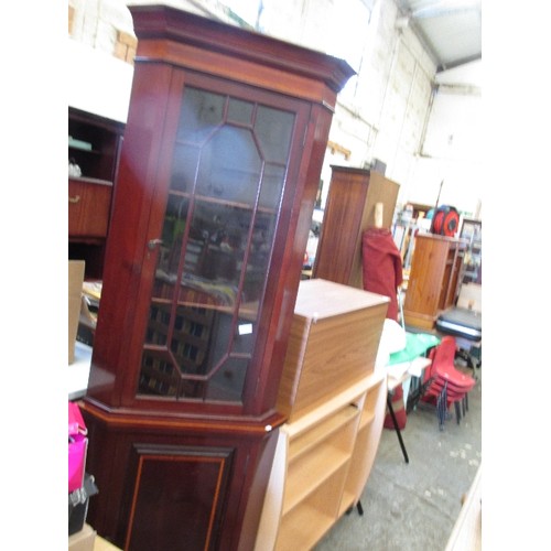 410 - GOOD QUALITY MID 20TH CENTURY MAHOGANY CORNER CUPBOARD WITH SATINWOOD INLAY