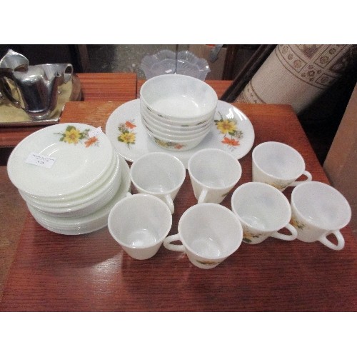 375 - VINTAGE PYREX TEASET, BOWLS AND PLATE WITH FLOWER DECORATION