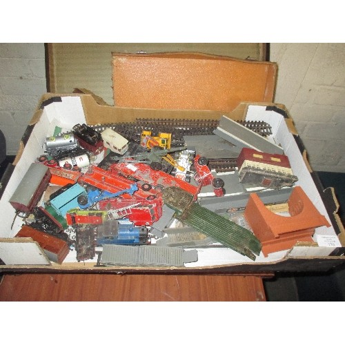 170 - VINTAGE CASE & A BOX OF TRAINS, VEHICLES & OTHER TOYS INCLUDING DINKY, TRIANG ETC