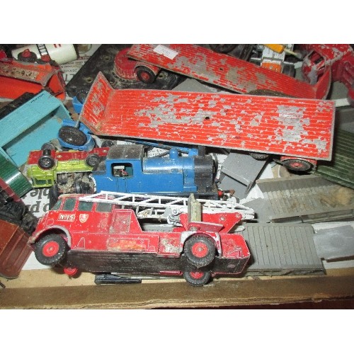 170 - VINTAGE CASE & A BOX OF TRAINS, VEHICLES & OTHER TOYS INCLUDING DINKY, TRIANG ETC