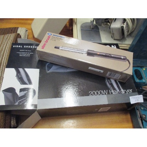 439 - VIDAL SASSOON 2000W HAIRDRYER AND A BOOTS HEAT AND STYLE SWIVEL CORD COOL TIP 