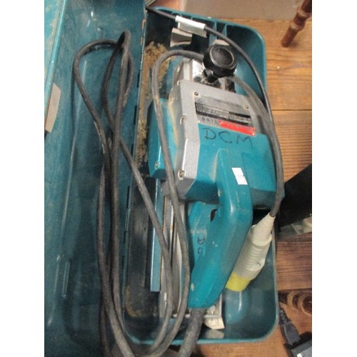 431 - PROFESSIONAL CARPENTERS MAKITA 1100 HEAVY DUTY ELECTRIC 110 VOLT PLANER IN METAL CARRY CASE