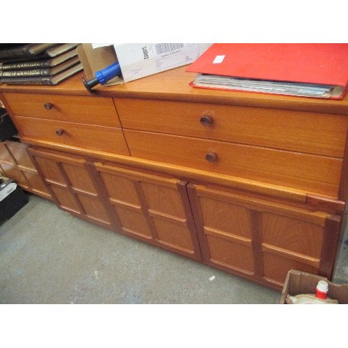 517 - MID CENTURY NATHAN FURNITURE TEAK SIDEBOARD WALL UNIT WITH 4 DRAWERS INCLUDING CUTLERY DRAWER, 2 CUP... 