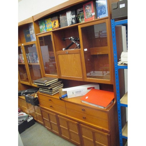 517 - MID CENTURY NATHAN FURNITURE TEAK SIDEBOARD WALL UNIT WITH 4 DRAWERS INCLUDING CUTLERY DRAWER, 2 CUP... 