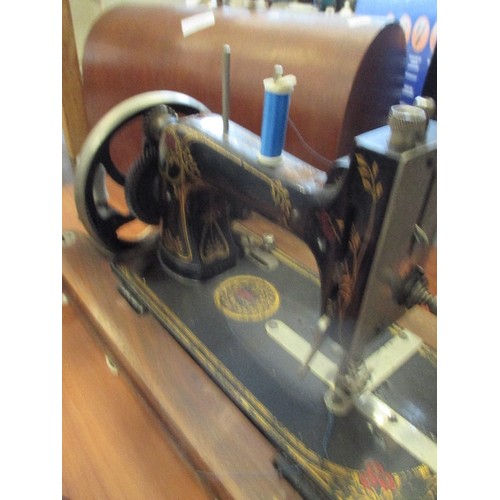 353 - RARE EDWARDIAN LITTLE VESTA SEWING MACHINE WITH ART NOUVEAU GILT DECORATION - COMPLETE WITH ORIGINAL... 