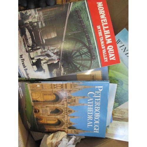 368 - LARGE BOX FULL OF BOOKLETS AND GUIDES ON BRITISH HOUSES, STATELY HOMES, TOURIST ATTRACTIONS - SOME O... 