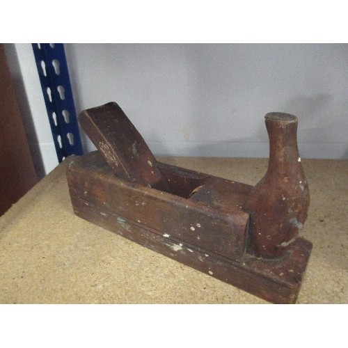 451 - 2 X VINTAGE CARPENTERS WOODEN BLOCK PLANES