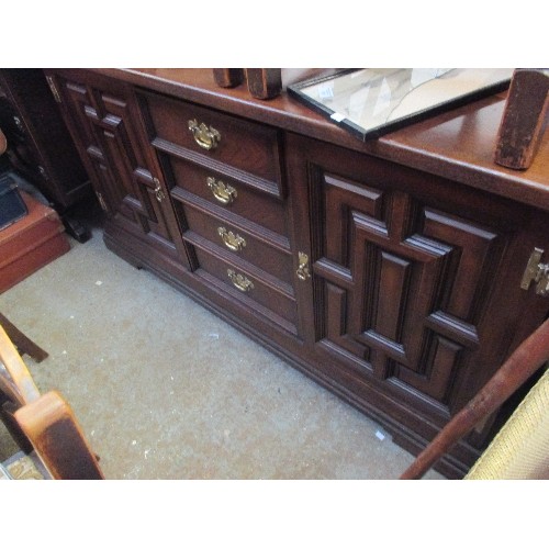 463 - OAK SIDEBOARD BY YOUNGER FURNITURE WITH 4 CENTRAL DRAWERS FLANKED BY CUPBOARDS WITH PANELLED DOORS -... 