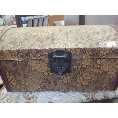 465 - DOME TOPPED BOX IN FLORAL DESIGN WITH BRASS LOCK