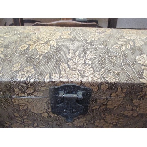 465 - DOME TOPPED BOX IN FLORAL DESIGN WITH BRASS LOCK